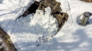 can snow damage roof