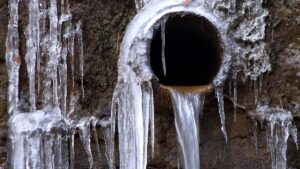 frozen pipe vs burst pipe