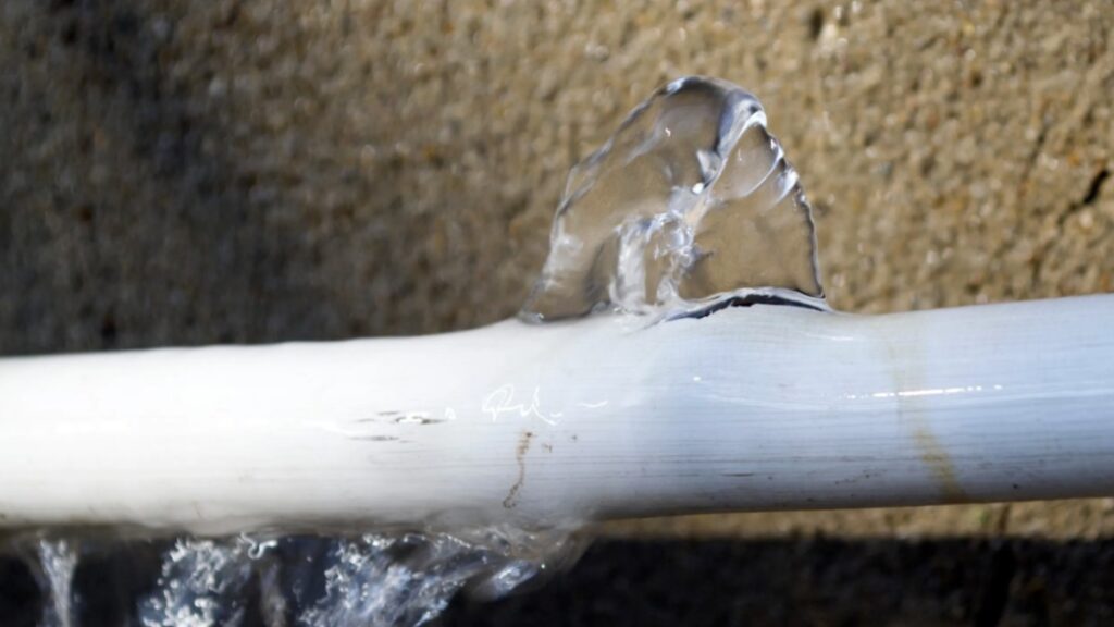 will frozen pipe thaw on its own