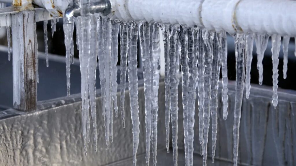 Frozen Pipe Emergencies Over The Holidays: What To Do 6 Frozen Pipe Emergencies Over the Holidays: What to Do