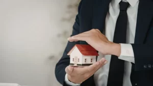 Blog 10 property-insurance-protection-home-model-in-hands